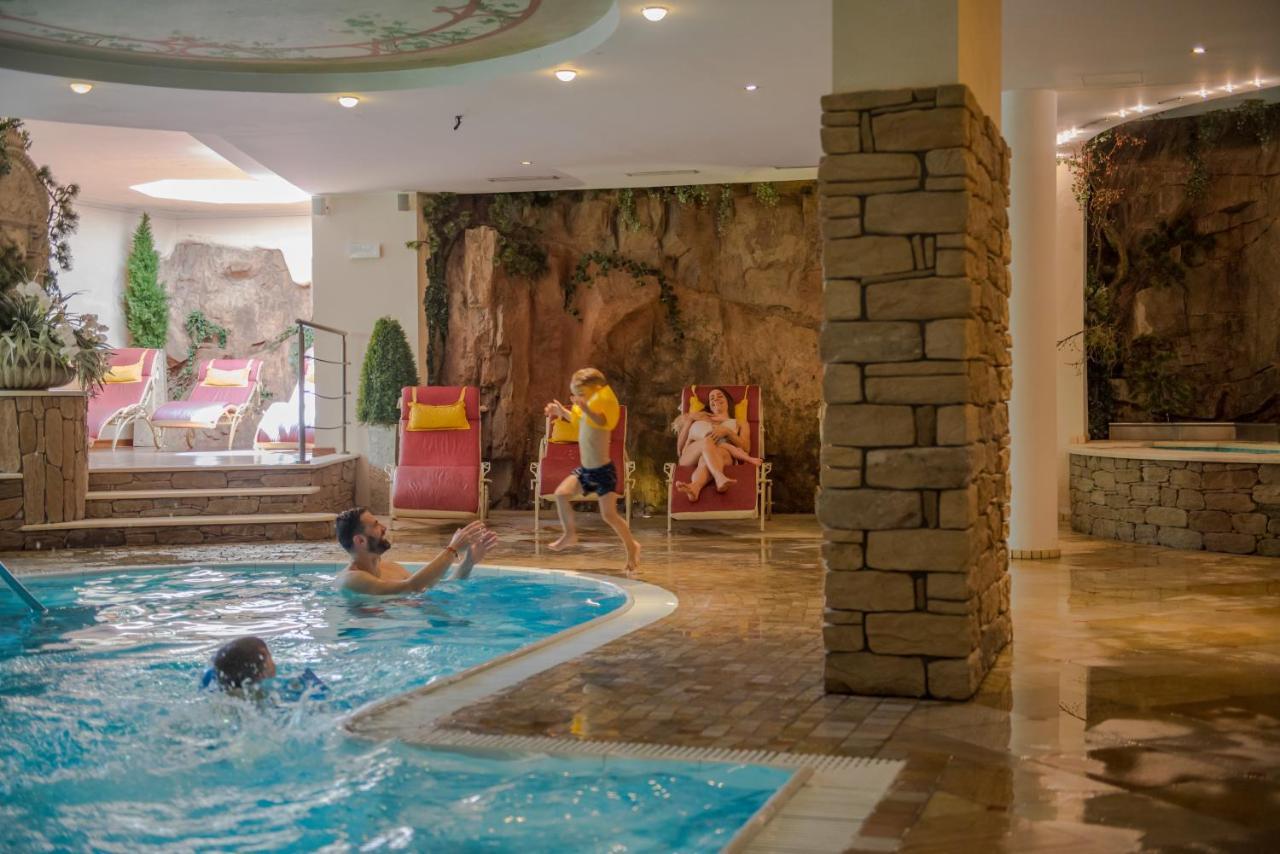 Resort Dolce Casa - Family & Spa Hotel Moena Bagian luar foto