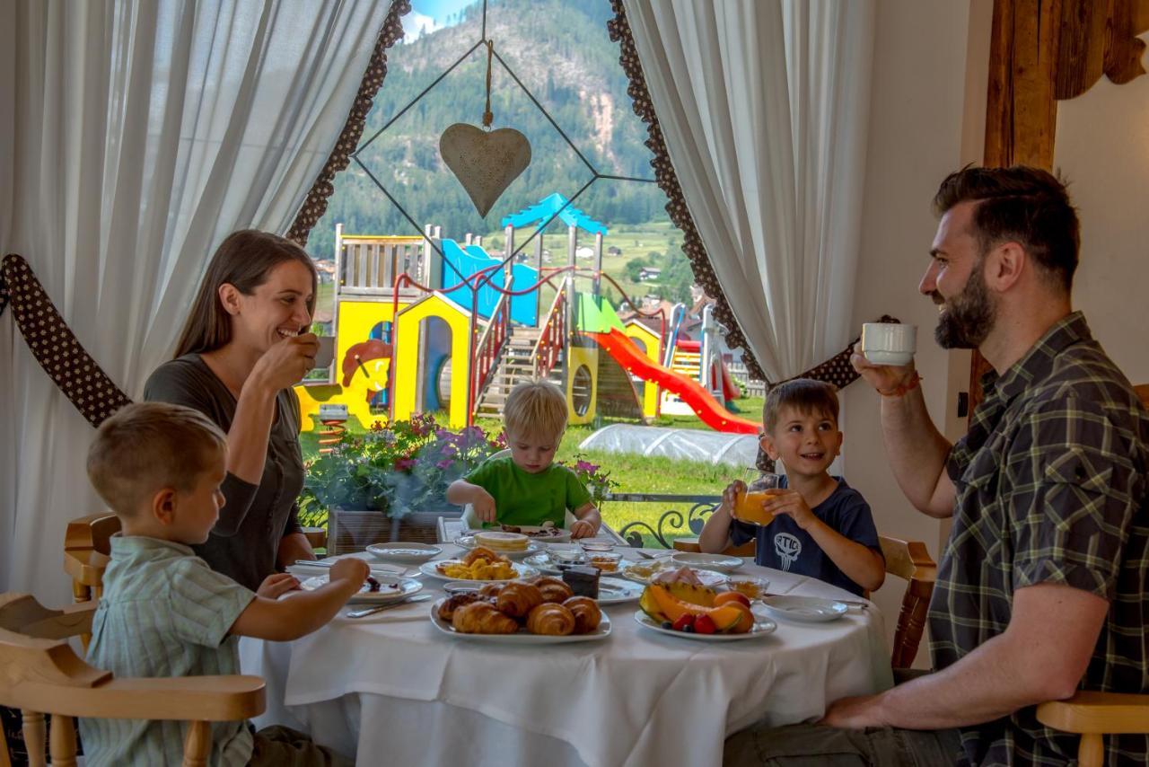 Resort Dolce Casa - Family & Spa Hotel Moena Bagian luar foto